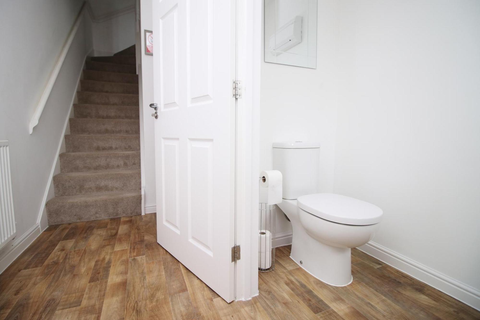 Apartment Beautiful Modern House With Free Parking And Fast Wifi Next To Stadium And Morfa Park Shopping Centre Hosted By Our Short Swansea
