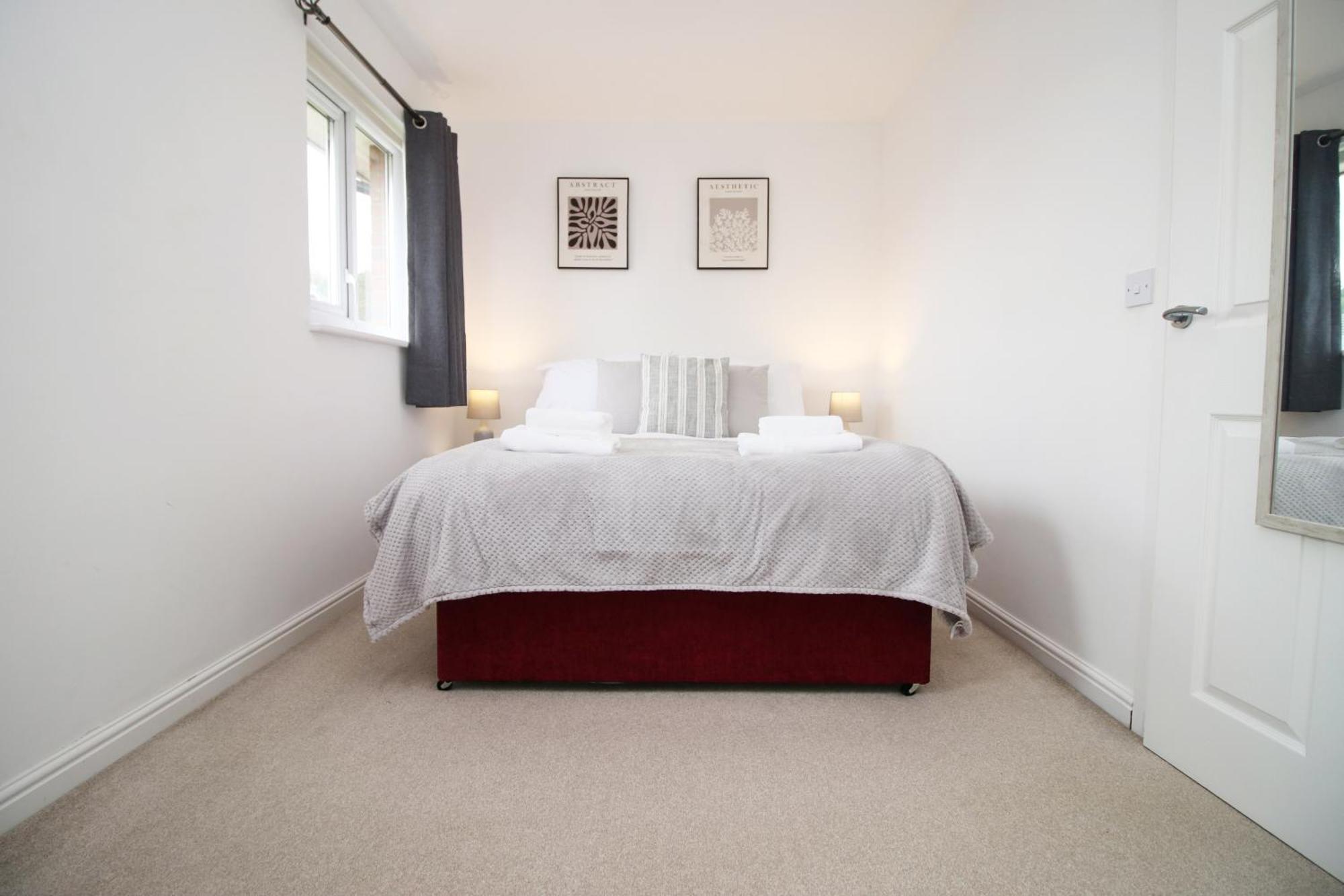 Apartment Beautiful Modern House With Free Parking And Fast Wifi Next To Stadium And Morfa Park Shopping Centre Hosted By Our Short Swansea
