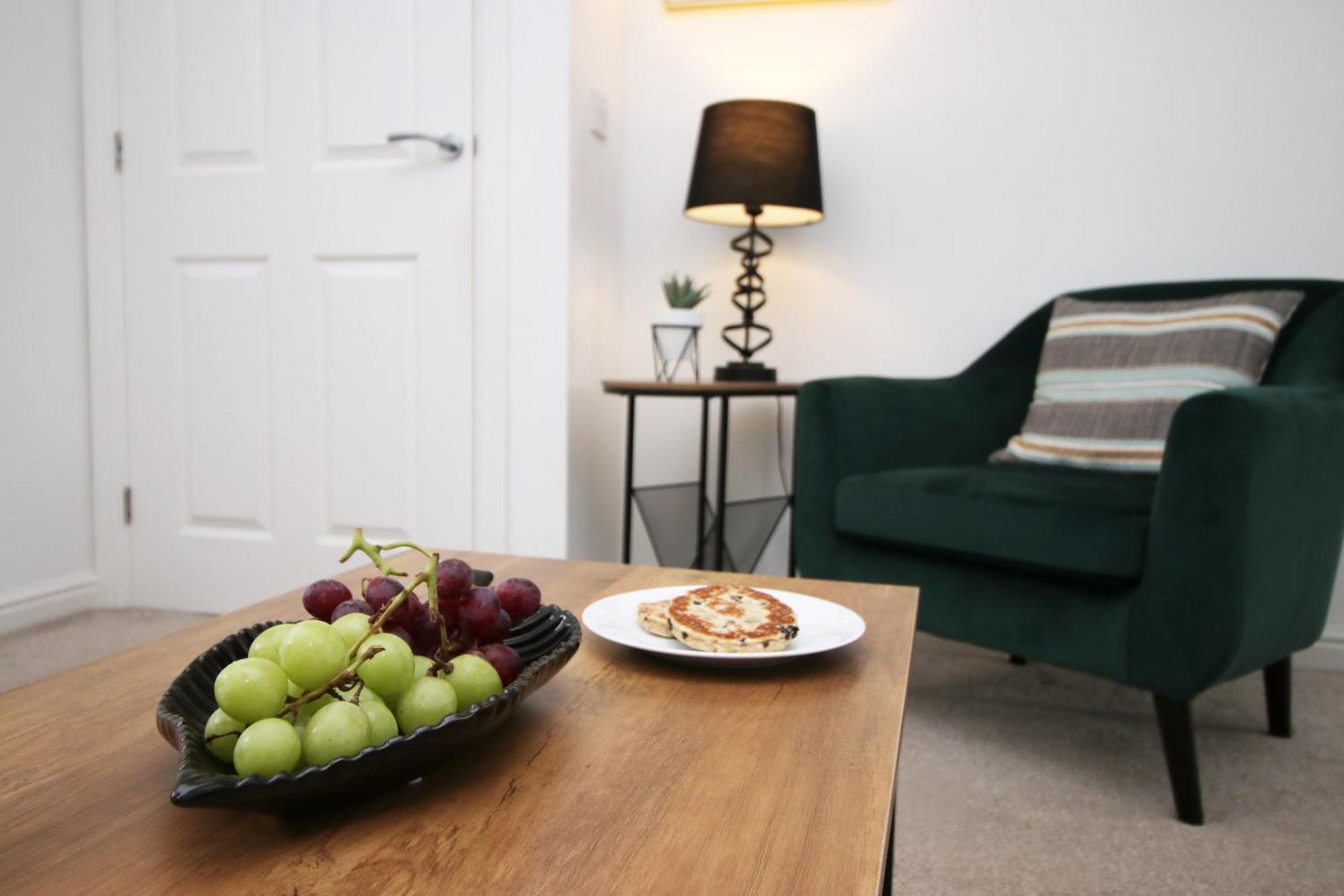 Beautiful Modern House With Free Parking And Fast Wifi Next To Stadium And Morfa Park Shopping Centre Hosted By Our Short Swansea
